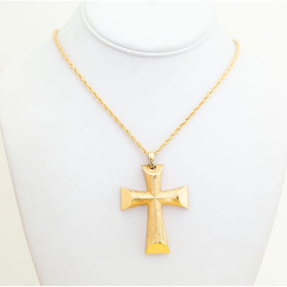Vintage Elegant Celtic Cross Necklace by Avon 30 inch i24 - Picture 2 of 4